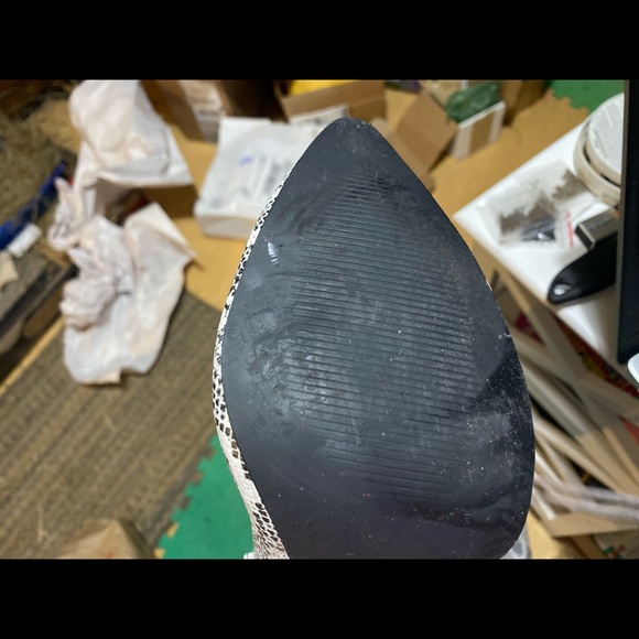 WHITE SNAKESKIN KNEE HIGH BOOTS - Picture 4 of 6